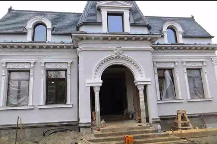 Concept nou eclectic, 2016 — Fațada finalizată